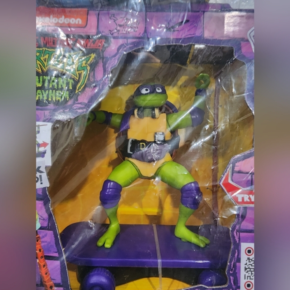 Teenage Mutant Ninja Turtles Mutant Mayhem , DONNIE pull back skateboard w gift - Picture 4 of 6